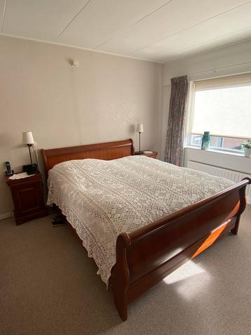 Mahonie Slaapkamer Set: Kast, Bed, Nachtkastjes beschikbaar voor biedingen