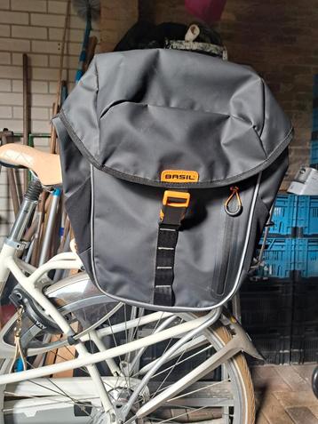 Nieuwe Basil Fietstas 17 liter beschikbaar voor biedingen