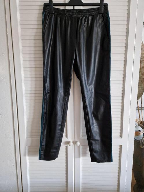 Sandwich Vegan Leatherlook Broek maat 40, Kleding | Dames, Broeken en Pantalons, Zo goed als nieuw, Maat 38/40 (M), Zwart, Ophalen