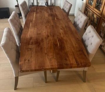Henders & Hazel grote eiken tafel + 6 stoelen + 2 extra beschikbaar voor biedingen