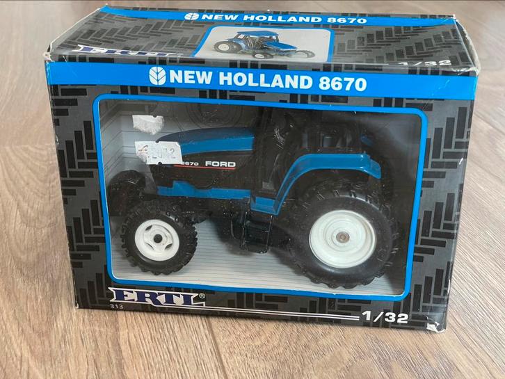ERTL Ford 8670 tractor trekker, Hobby en Vrije tijd, Modelauto's | 1:32, Zo goed als nieuw, Tractor of Landbouw, ERTL, Ophalen of Verzenden
