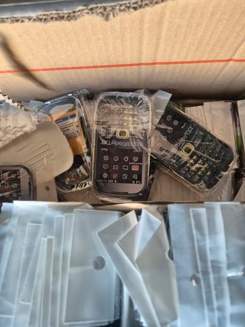 3 Dozen Telefoonhoesjes - Op=Op! beschikbaar voor biedingen