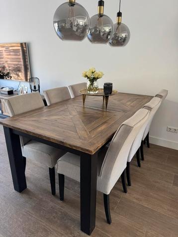 Mooie eettafel + stoelen + salon tafel te koop  beschikbaar voor biedingen