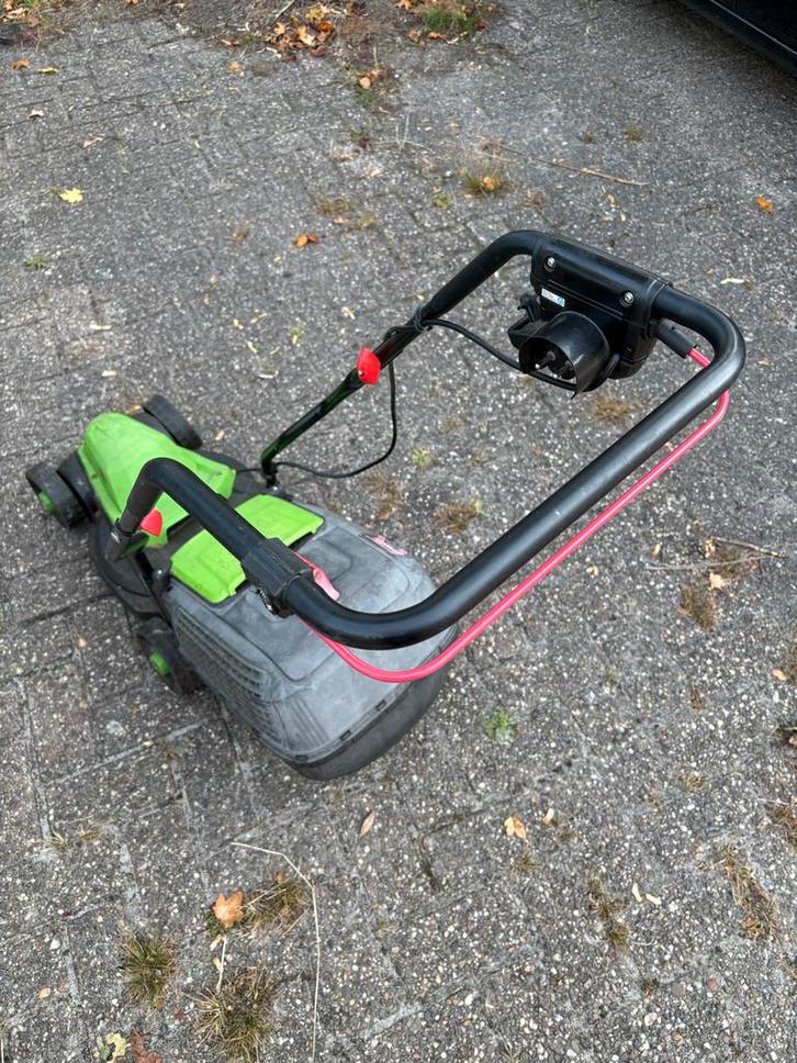 Grasmaaier met opvangbak - Nieuw mes!, Tuin en Terras, Grasmaaiers, Gebruikt, Elektrische grasmaaier, 30 t/m 39 cm, Cirkelmaaier