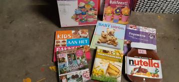 Bak boeken en cupcake standaard  beschikbaar voor biedingen