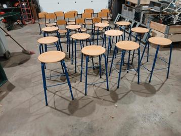 Stapelbare schoolkrukken (grote partij) beschikbaar voor biedingen