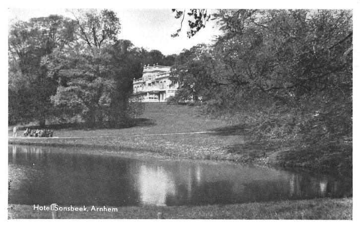 910510 Arnhem Hotel Sonsbeek 1956 Gelopen met Postzegel, Verzamelen, Ansichtkaarten | Nederland, Gelopen, Gelderland, 1960 tot 1980