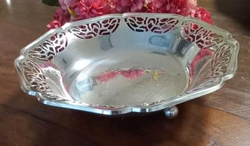 Leuk brocant schaaltje, opengewerkt, bolpootjes, W.M.F. beschikbaar voor biedingen