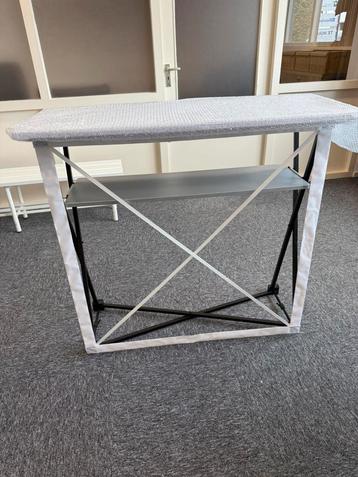 Toonbank/beurs counter beschikbaar voor biedingen