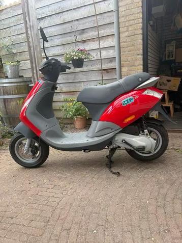 OP ZOEK NAAR 2T/4T Scooters/ blokken beschikbaar voor biedingen