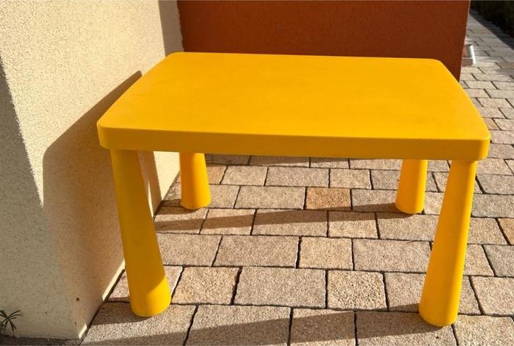 Gratis mammut kindertafel van ikea, Kinderen en Baby's, Kinderkamer | Tafels en Stoelen, Gebruikt, Tafel(s), Ophalen
