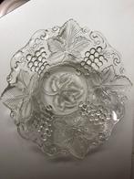 Vintage glazen fruitschaal met druivenmotief, Ophalen of Verzenden