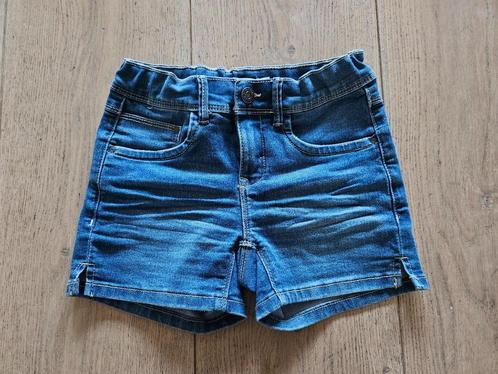 NIEUWE korte spijkerbroek van Name it maat 128, Kinderen en Baby's, Kinderkleding | Maat 128, Nieuw, Meisje, Broek, Ophalen of Verzenden
