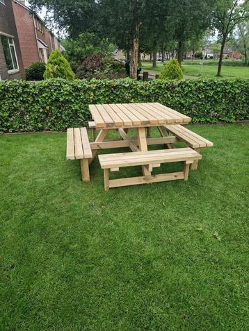 Picknick tafel  beschikbaar voor biedingen