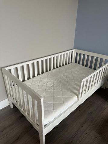Peuterbed Petite Amelie Plume inclusief 10 cm premium matras beschikbaar voor biedingen