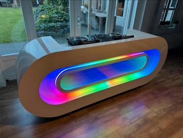 DJ booth met verlichting en infinity mirror beschikbaar voor biedingen