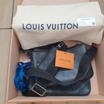 Louis vuitton lv trio messenger gucci dior origineel, Sieraden, Tassen en Uiterlijk, Tassen | Schoudertassen, Overige merken, Zwart