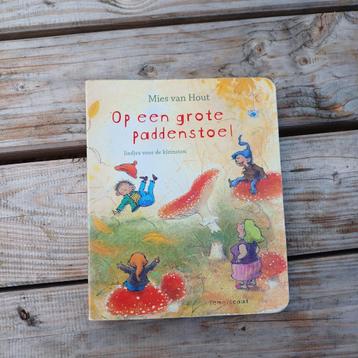 Op een grote paddenstoel – Kinderliedjesboek- Mies van Hout  beschikbaar voor biedingen