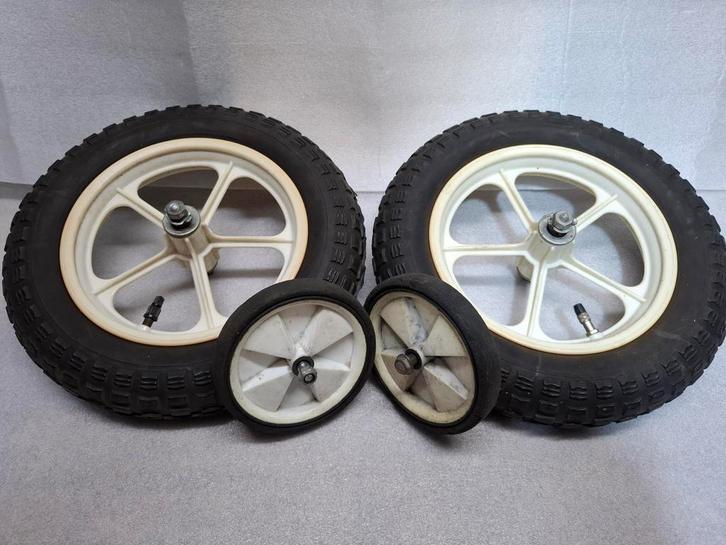 2 Autoped Wielen met 2 kleinere Wieltjes en nog 6, Hobby en Vrije tijd, Knutselen, Zo goed als nieuw, Knutselwerk, Ophalen of Verzenden