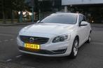 Volvo V60 2.4 D6 Twin Engine 288pk AWD Plug In Hybrid summum, Auto's, Automaat, 1800 kg, Euro 6, Wit