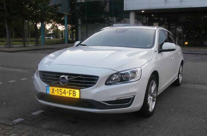 Volvo V60 2.4 D6 Twin Engine 288pk AWD Plug In Hybrid summum, Auto's, Volvo, Particulier, Te koop, V60, 4x4, Achteruitrijcamera