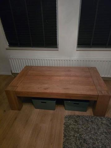 Eikenhouten tafel beschikbaar voor biedingen
