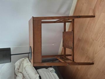 Tafeltje  beschikbaar voor biedingen