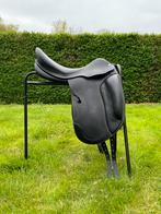Dresuurzadel prestige, passion K dressage, 18” monoblad, Dieren en Toebehoren, Paarden en Pony's | Zadels, Ophalen, Zo goed als nieuw