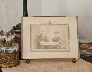 GROOT antiek fotolijstje klemlijst met bolpoten + facet glas beschikbaar voor biedingen