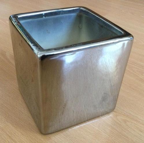 Alles moet weg Zilverkleurige kubus bloempot 10 x 10 x 10 cm, Tuin en Terras, Bloempotten, Gebruikt, Steen, Minder dan 25 cm, Rond