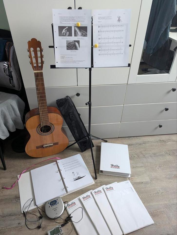 Gitaarles zelf studie NHA, compl. met gitaar, stemapp., et, Muziek en Instrumenten, Standaards, Gebruikt, Gitaar, Ophalen