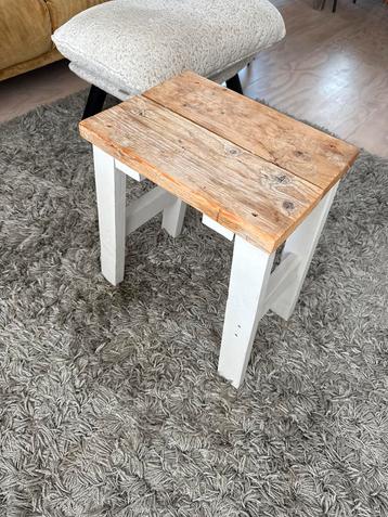 Steigerhouten kruk - Mushroom beige poten beschikbaar voor biedingen