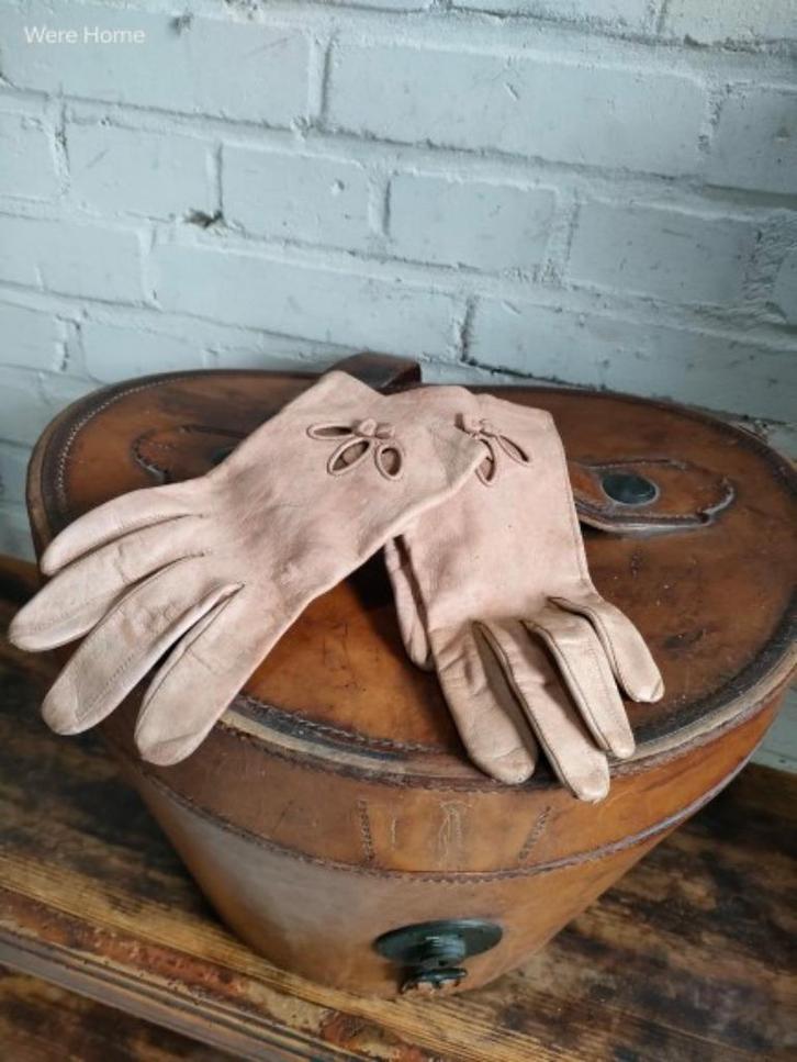 Brocante leren handschoenen dames, Antiek en Kunst, Curiosa en Brocante, Ophalen of Verzenden