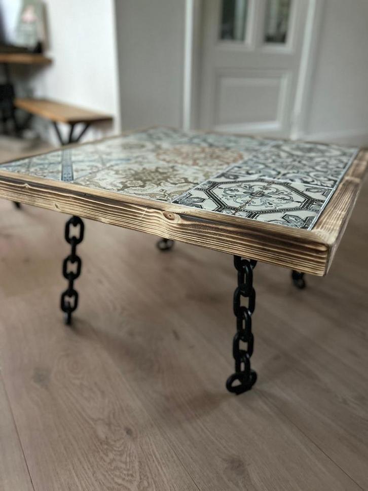 Unieke salontafel met tegels en kettingpoten, Huis en Inrichting, Tafels | Salontafels, Nieuw, Minder dan 50 cm, 50 tot 100 cm