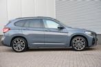 Bmw X1 xDrive 25e M-Sport 220pk Pano/HUD/Trekhaak/H&K/Cam/El, Gebruikt, USB, Leder, 3 cilinders