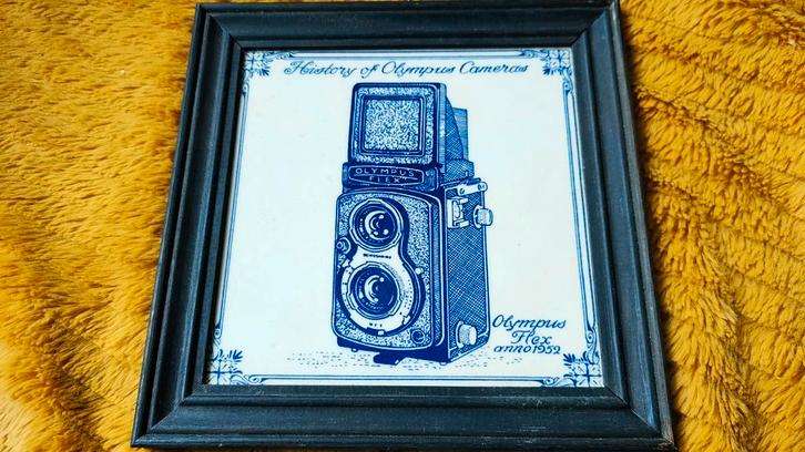 Vintage Olympus Camera Tegel -  Olympus Flex 1952, Antiek en Kunst, Antiek | Wandborden en Tegels, Ophalen of Verzenden