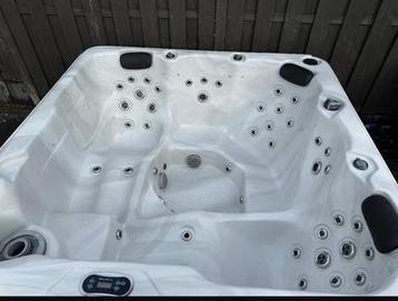 Balboa Jacuzzi Spa beschikbaar voor biedingen