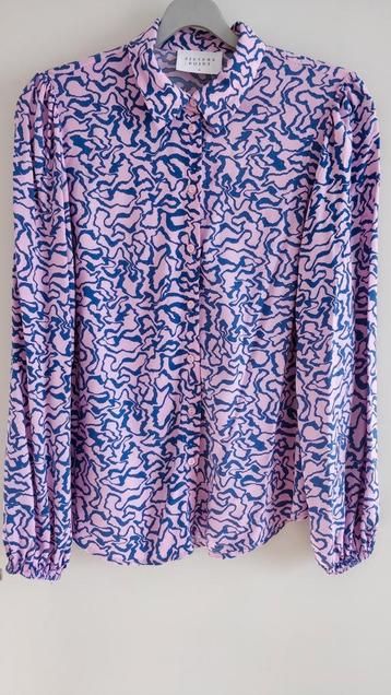 Blouse beschikbaar voor biedingen
