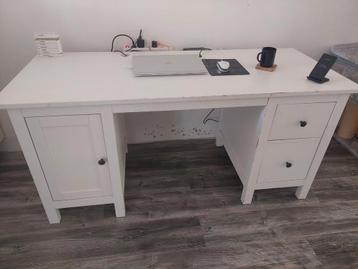 Hemmes buro beschikbaar voor biedingen