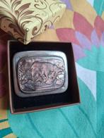 Oud zilv. broche met jachttafereel uitgesneden op parelmoer, Verzenden, Zilver, Broche