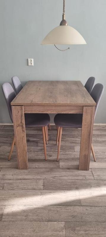 4 eettafelstoelen    beschikbaar voor biedingen