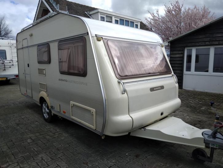 Avento Triomph caravan, Caravans en Kamperen, Caravans, Bedrijf, tot en met 4, 1000 - 1250 kg, Standaardzit, Avento, Dwarsbed