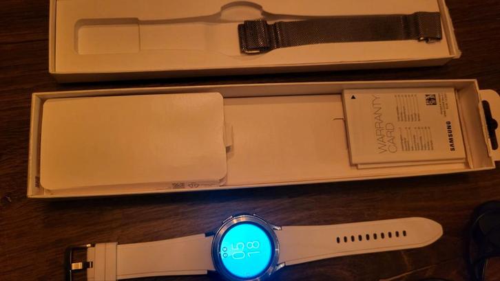 Samsung Galaxy Watch 4 Classic, Sieraden, Tassen en Uiterlijk, Smartwatches, Zo goed als nieuw, Android, Wit, Afstand, Calorieverbanding