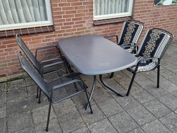 4 Stuks tuinstoelen + tafel beschikbaar voor biedingen