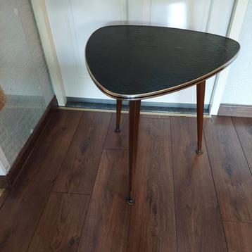 Vintage Bijzettafel met Drie Poten