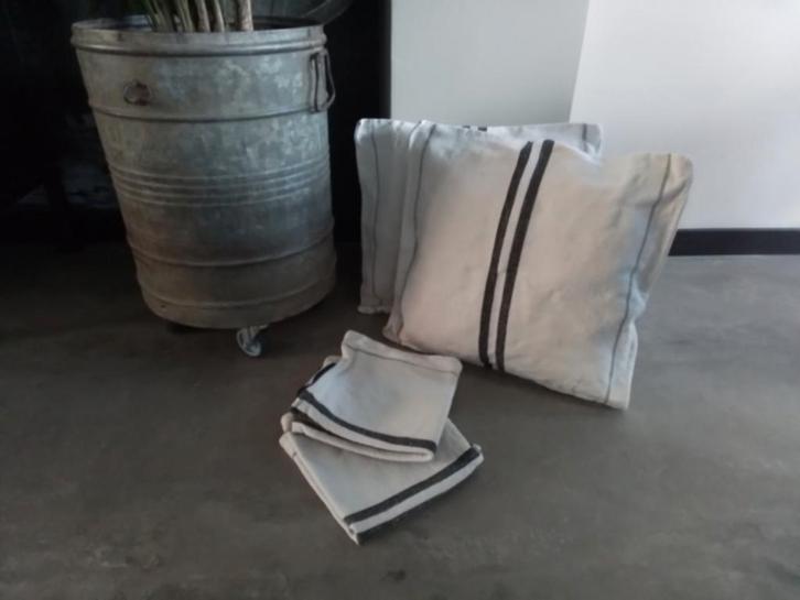 Stoere graanzak kussens, Antiek en Kunst, Curiosa en Brocante, Ophalen of Verzenden