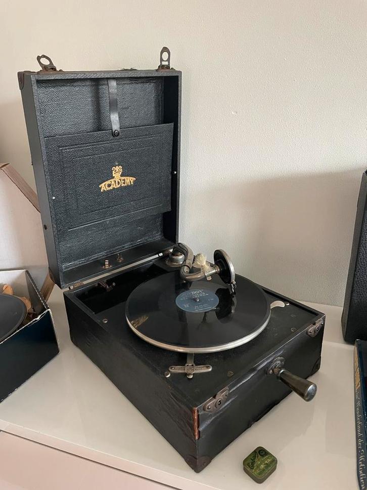 Antieke werkende Academy grammofoon met 87 platen (78toeren), Audio, Tv en Foto, Platenspelers, Gebruikt, Platenspeler, Overige merken
