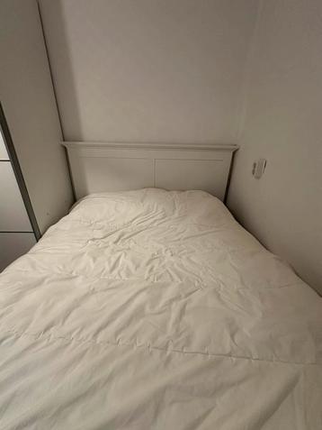Hout bed 140x200 wit Vaste Prijs €50,- 
