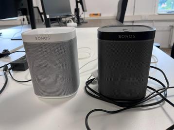 2x Sonos Play:1 (wit + zwart) – draadloze speakers beschikbaar voor biedingen