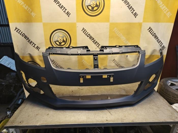 Voorbumper van een Suzuki Swift (799), Auto-onderdelen, Carrosserie en Plaatwerk, Bumper, Suzuki, Nieuw, 12 maanden garantie, Ophalen of Verzenden
